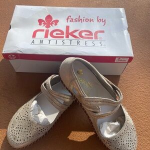 Rieker Women's Beige Metallic Flats